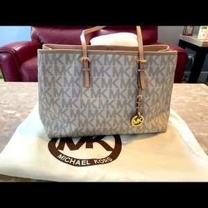 ⭐️MK , Medium Travel Tote
